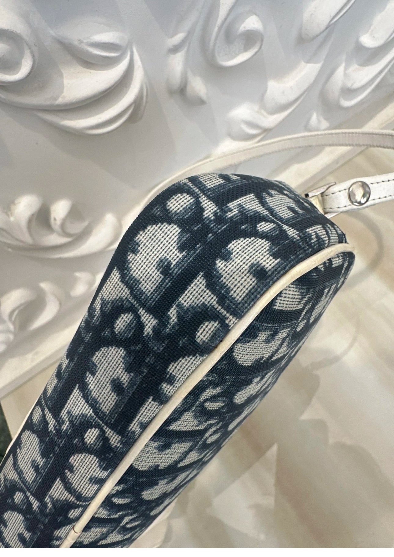 Dior by Galliano vintage y2k White/Blue Oblique trotter Canvas and ecru Patent Leather No.1
Pochette Bag