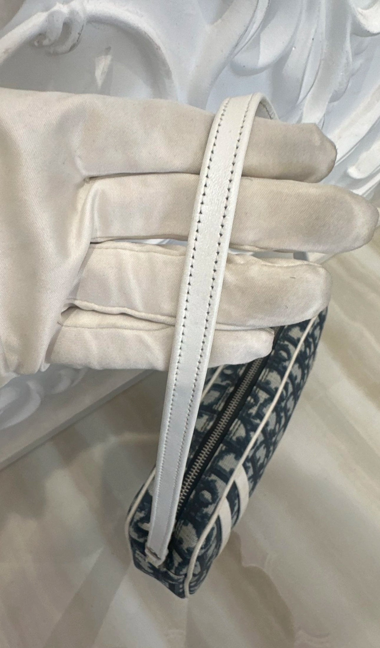 Dior by Galliano vintage y2k White/Blue Oblique trotter Canvas and ecru Patent Leather No.1
Pochette Bag