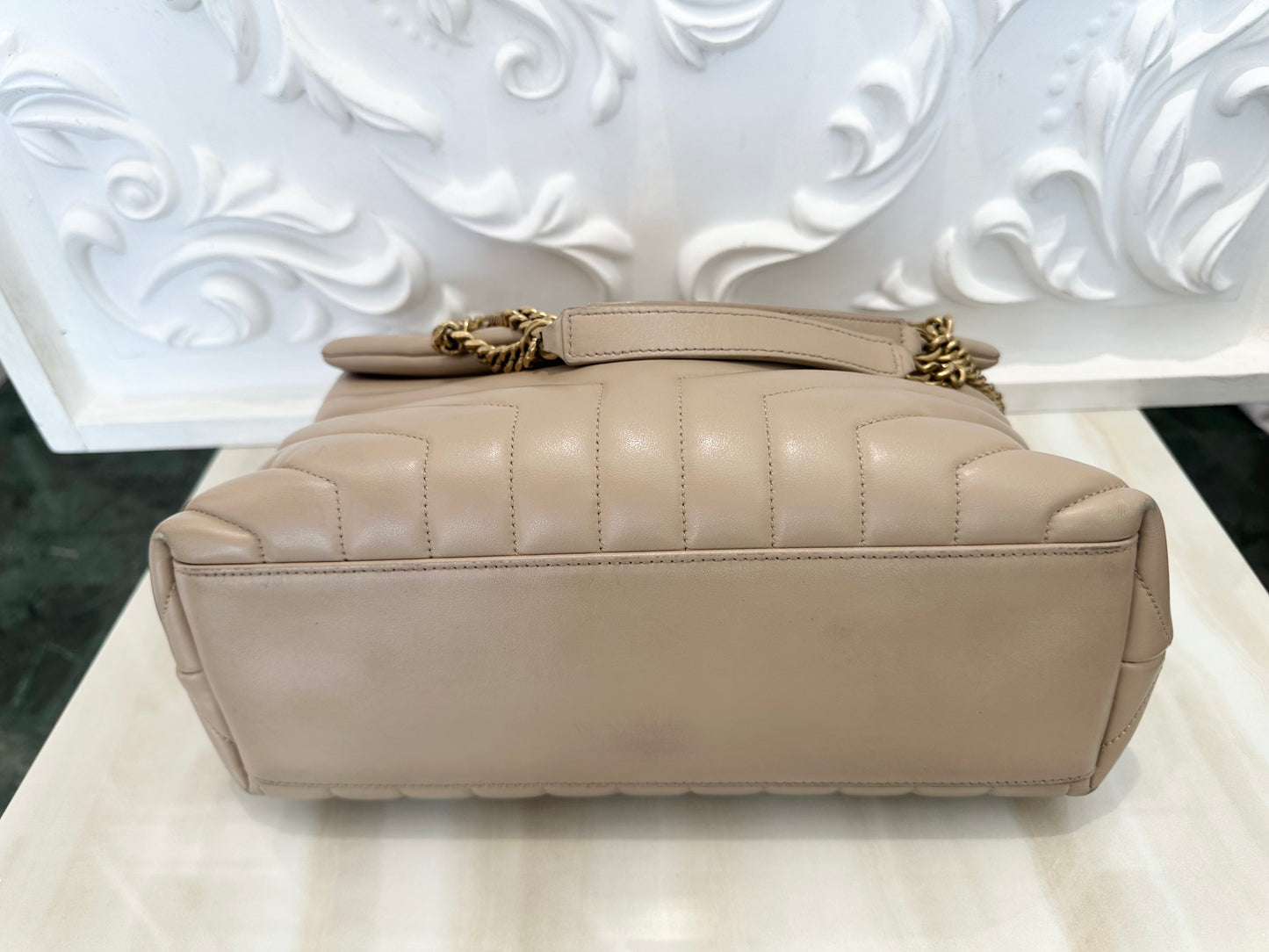 SAINT LAURENT beige
Loulou leather handbag