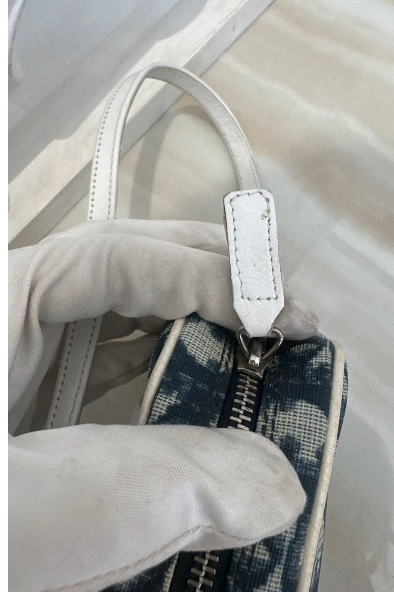 Dior by Galliano vintage y2k White/Blue Oblique trotter Canvas and ecru Patent Leather No.1
Pochette Bag