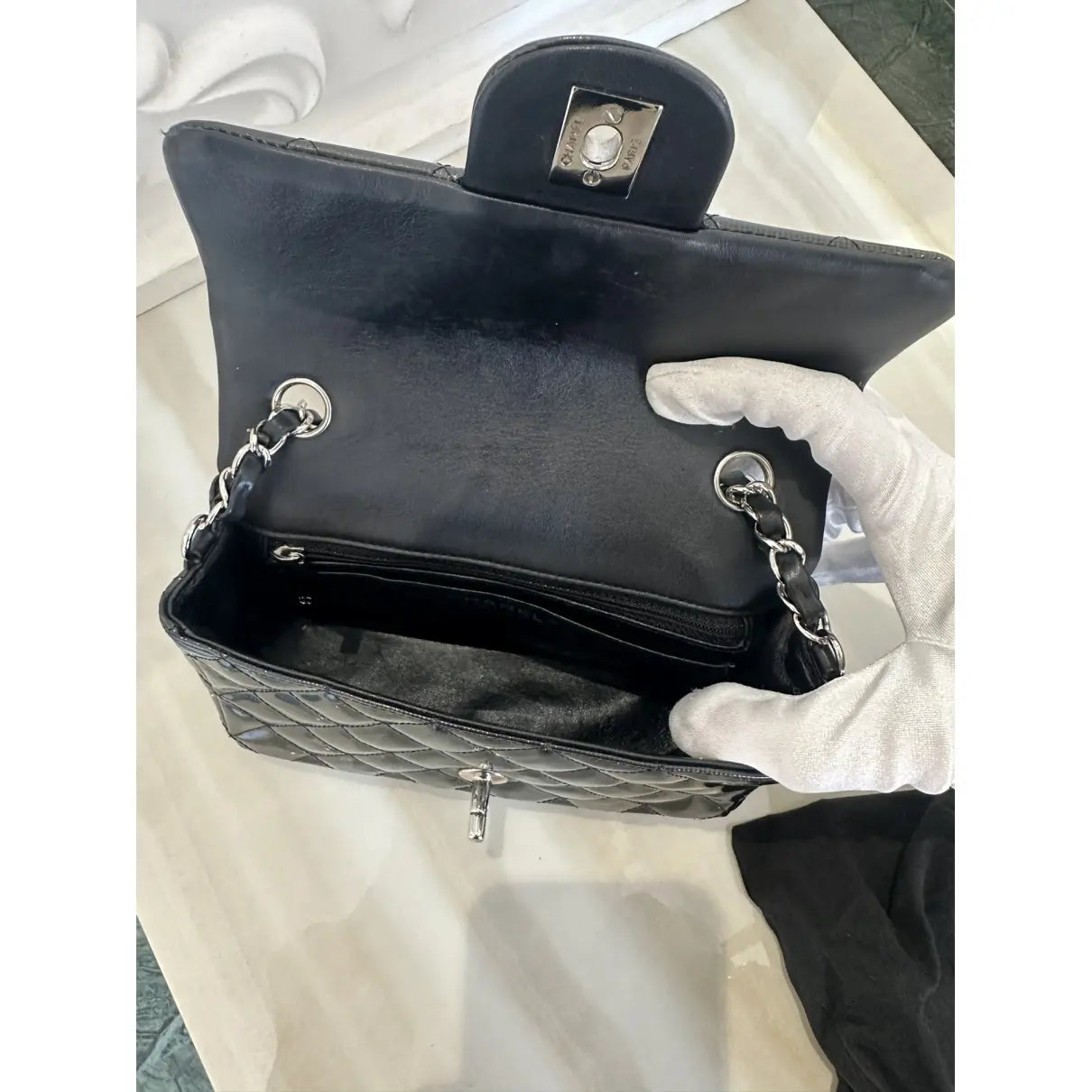 Chanel Timeless/Classique patent leather crossbody bag