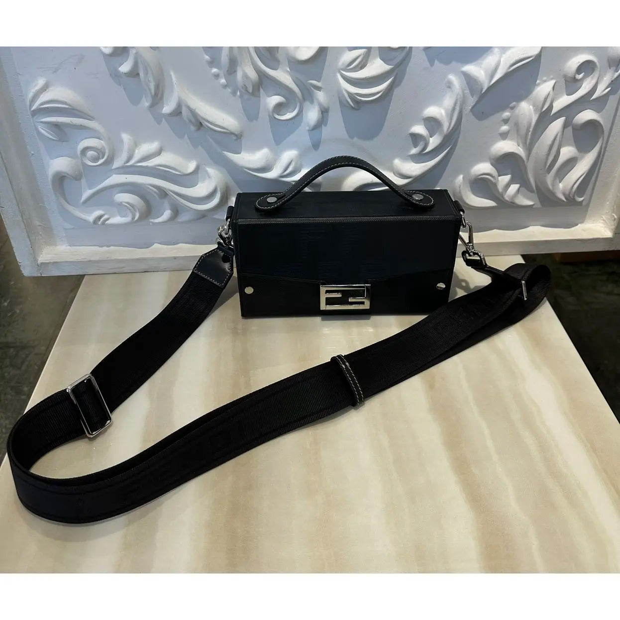 Baguette leather handbag