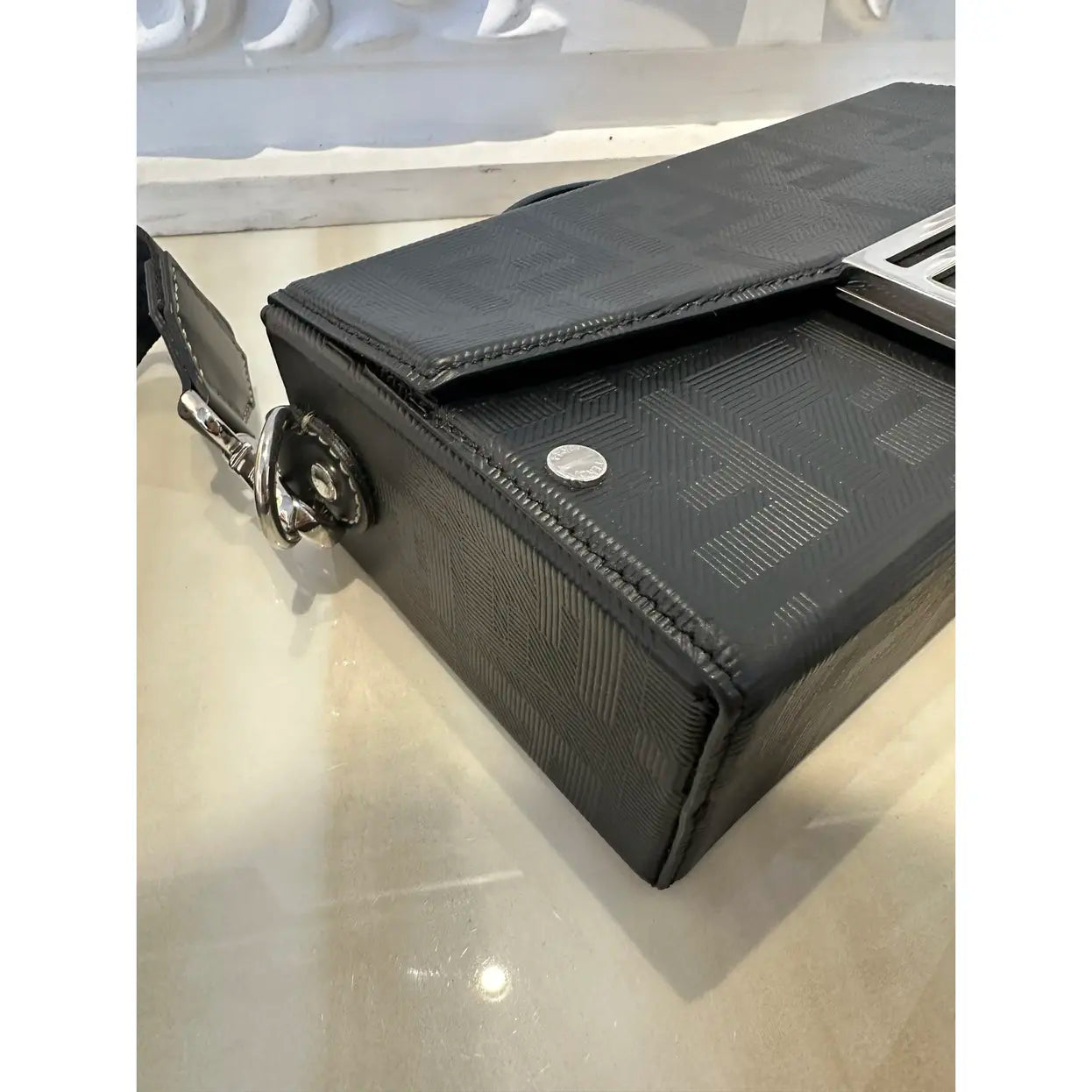 Baguette leather handbag