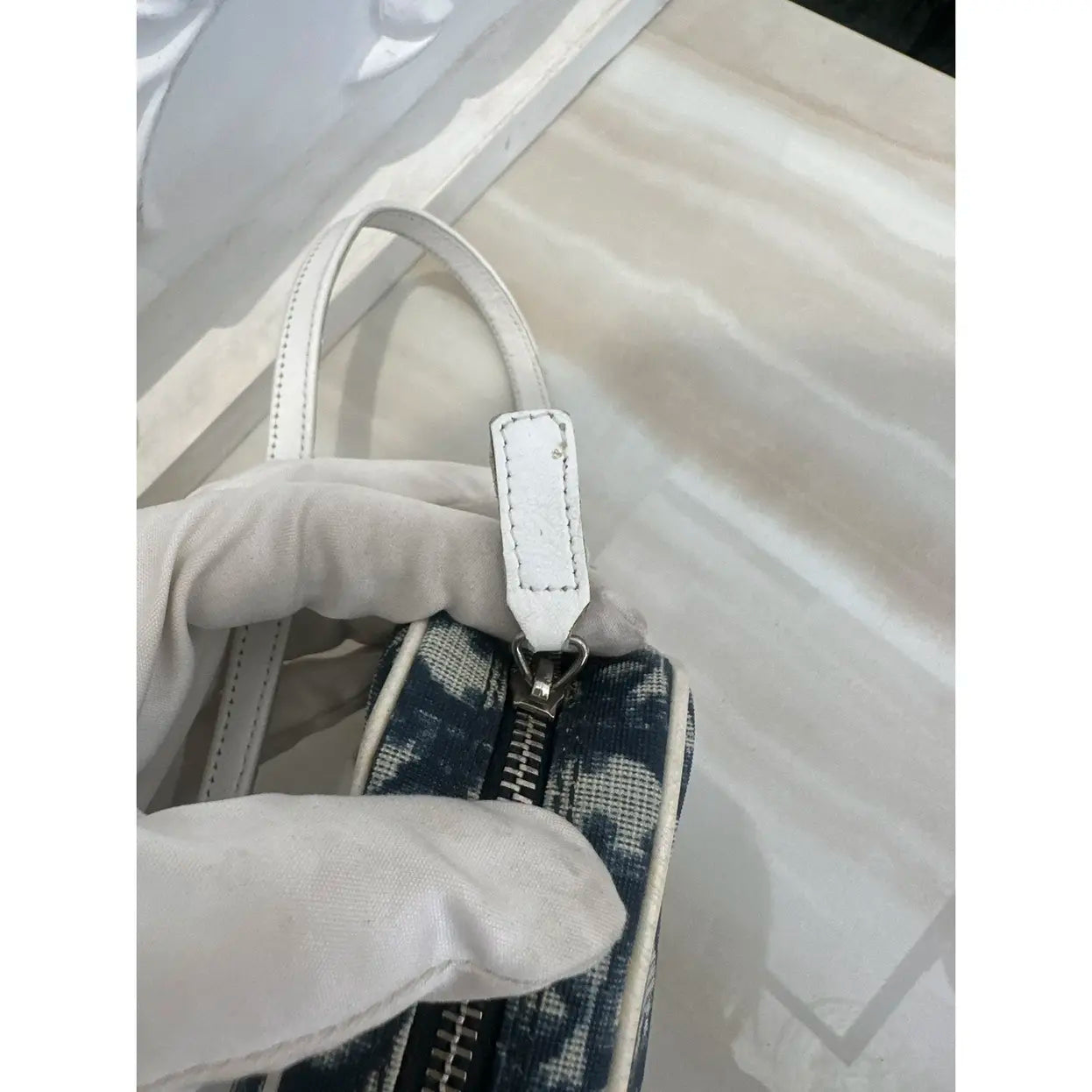 Dior by Galliano vintage y2k White/Blue Oblique trotter Canvas and ecru Patent Leather No.1
Pochette Bag