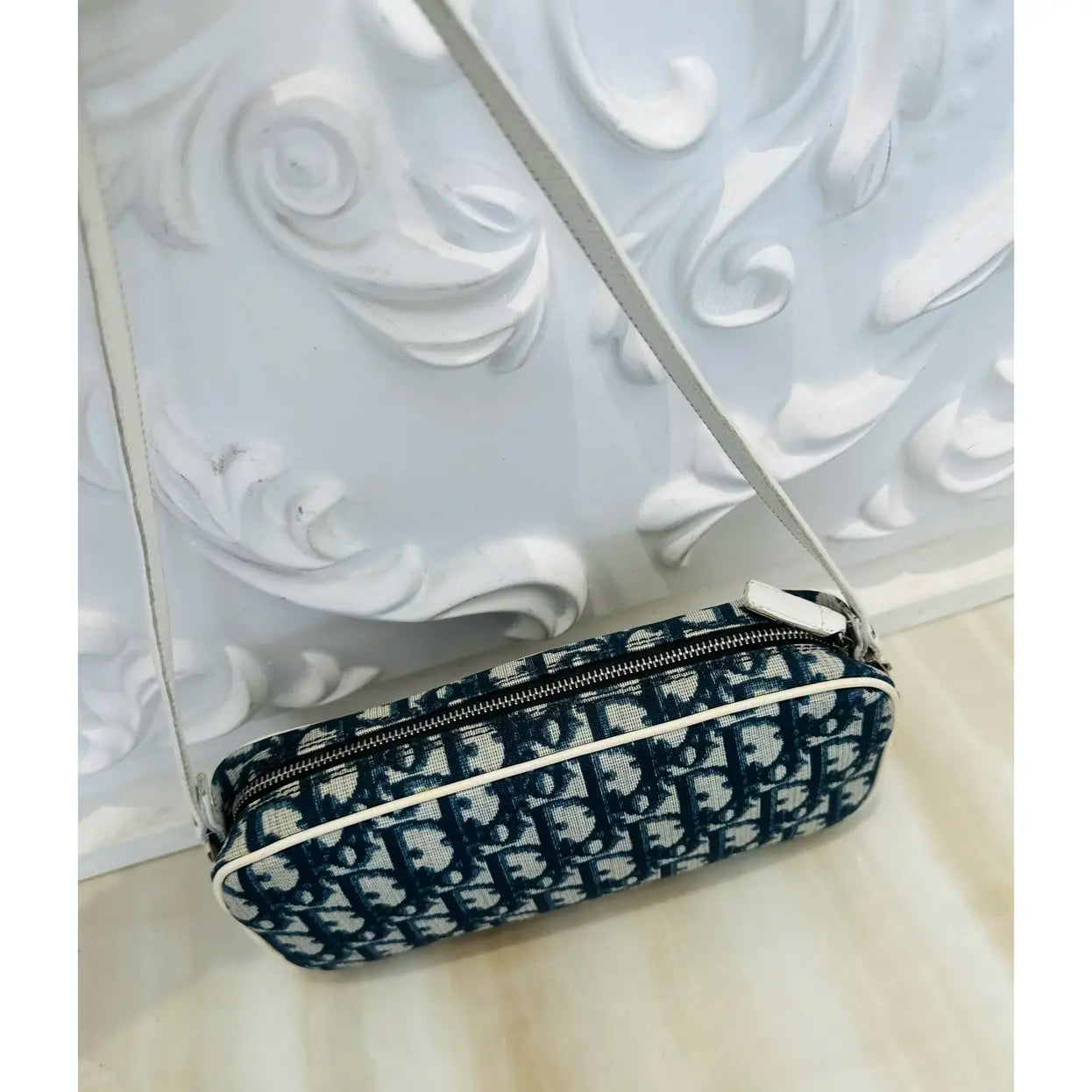 Dior by Galliano vintage y2k White/Blue Oblique trotter Canvas and ecru Patent Leather No.1
Pochette Bag