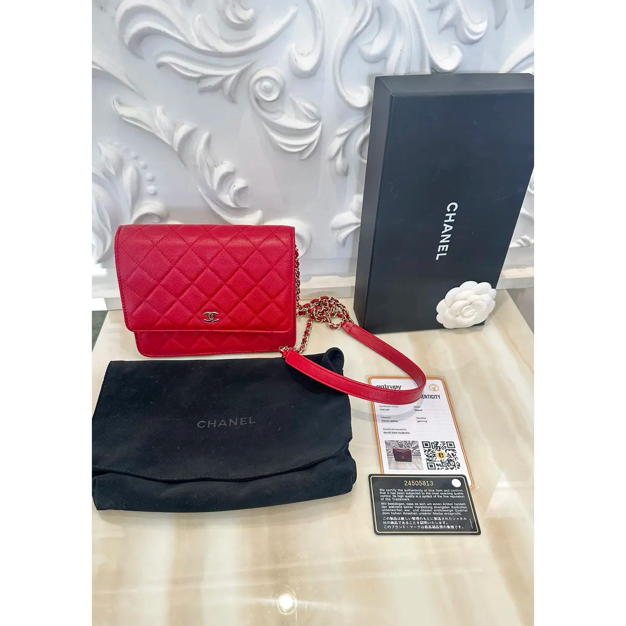 Wallet On Chain Timeless/Classique leather crossbody bag